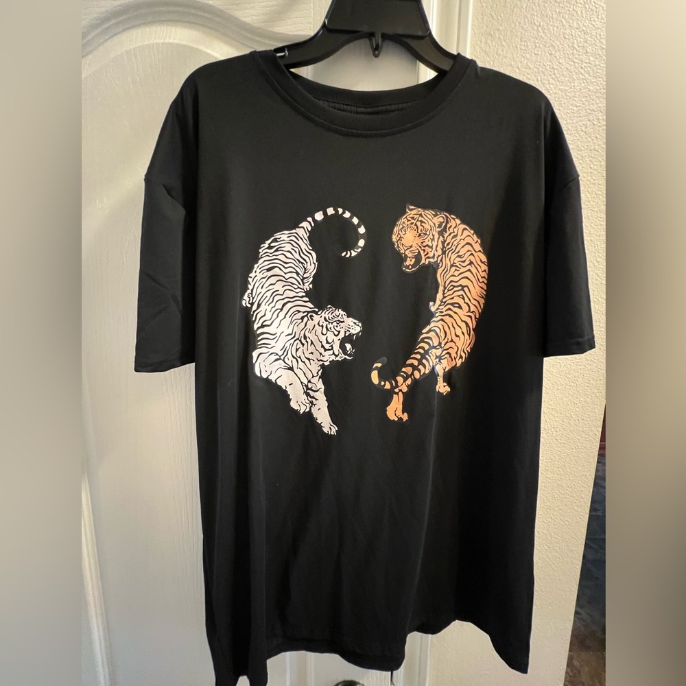 Silky soft T shirt with tiger application